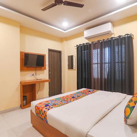 Fabhotel Swarn Banquet Kakarmatha Экстерьер фото